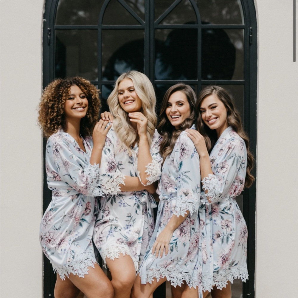 NWT LE ROSE BRIDESMAID ROBE
